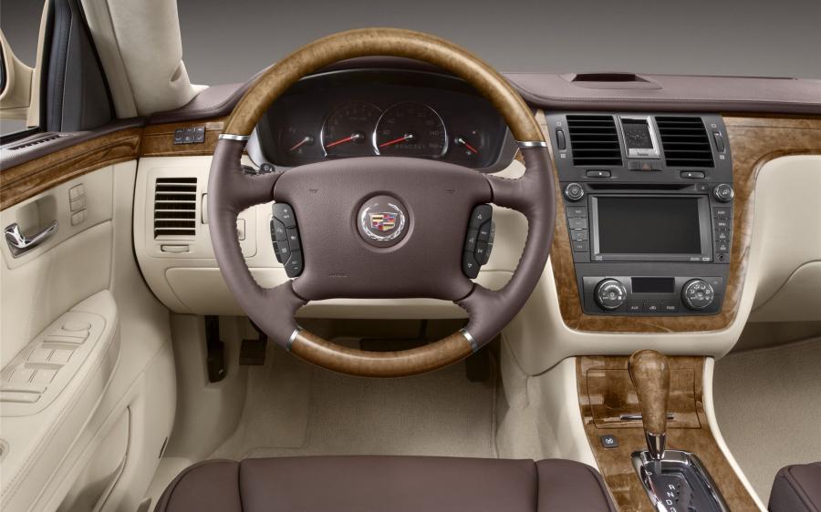  Cadillac DTS 2009 года  (фото 2 из 5)
